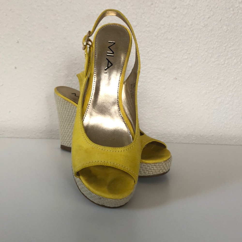 MIA “Beth” wedge shoes